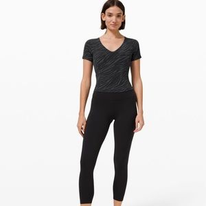 Lululemon Nulu slim cropped yoga shirt 🐅